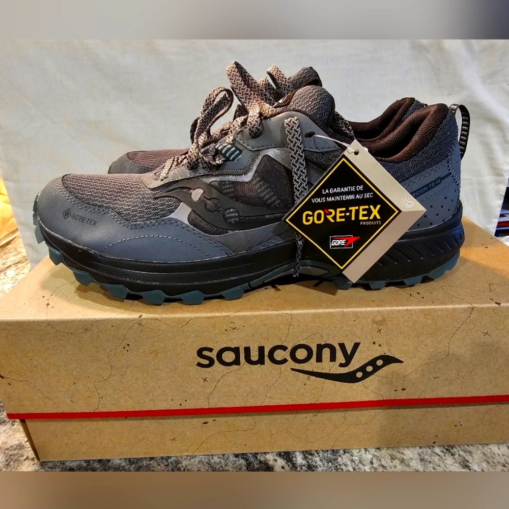 NWT Saucony Men's Size 10.5